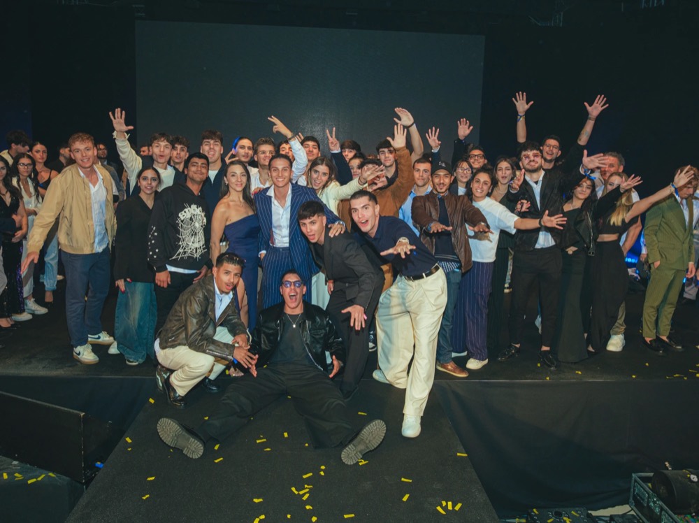 Jacopo on the Inspirar stage with the community, celebrating at the end of an event